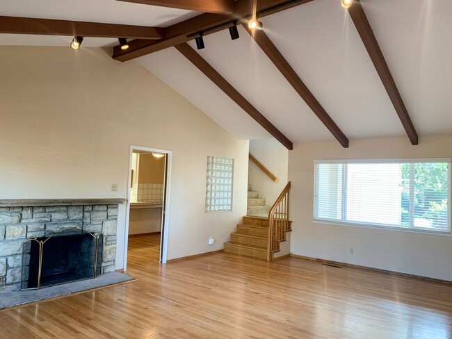 Building Photo - 208 Cerro Chico