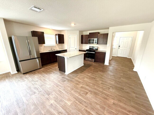 Foto del edificio - **APPLICATION RECEIVED** Available Now! MU...
