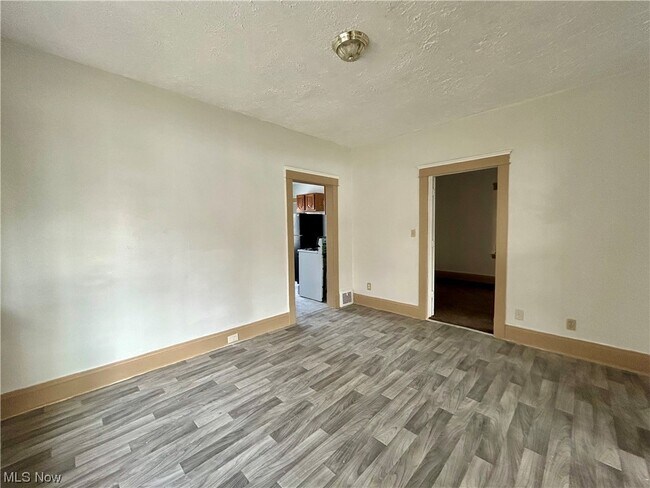 Building Photo - 9605 Lamontier Ave