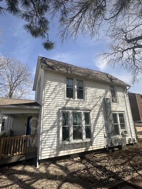 Foto del edificio - 207 E Clark St