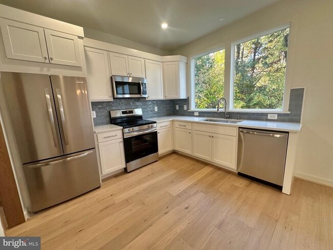 Building Photo - 635 Upland Pl