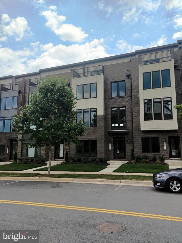 22466 Foundation Dr, Ashburn, VA 20148 Townhouse for Rent in Ashburn