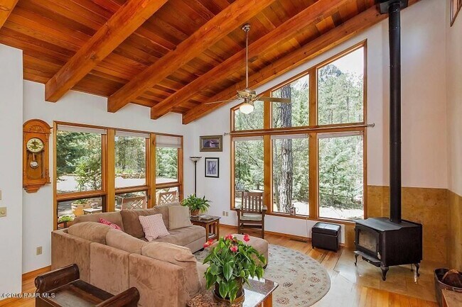 Foto del edificio - 2255 Pine Dr