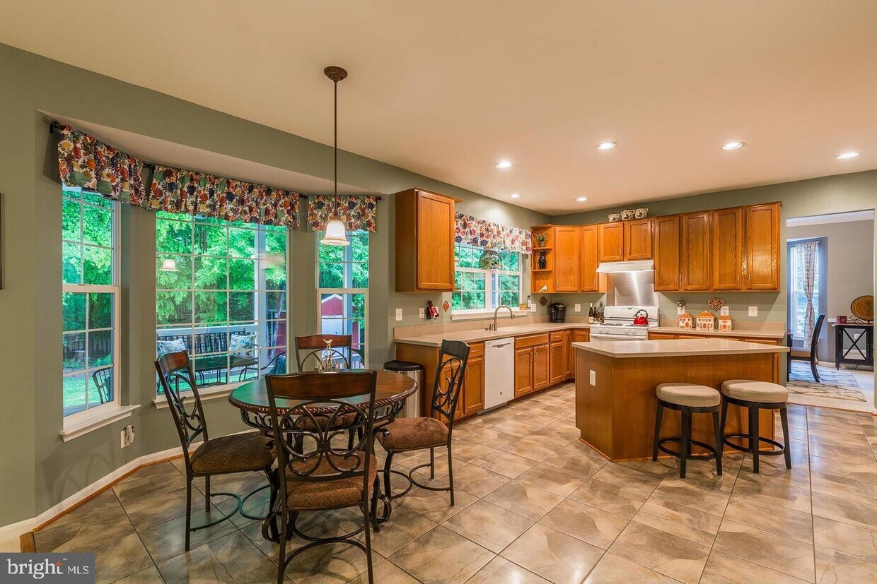 Building Photo - 5970 Fincastle Dr