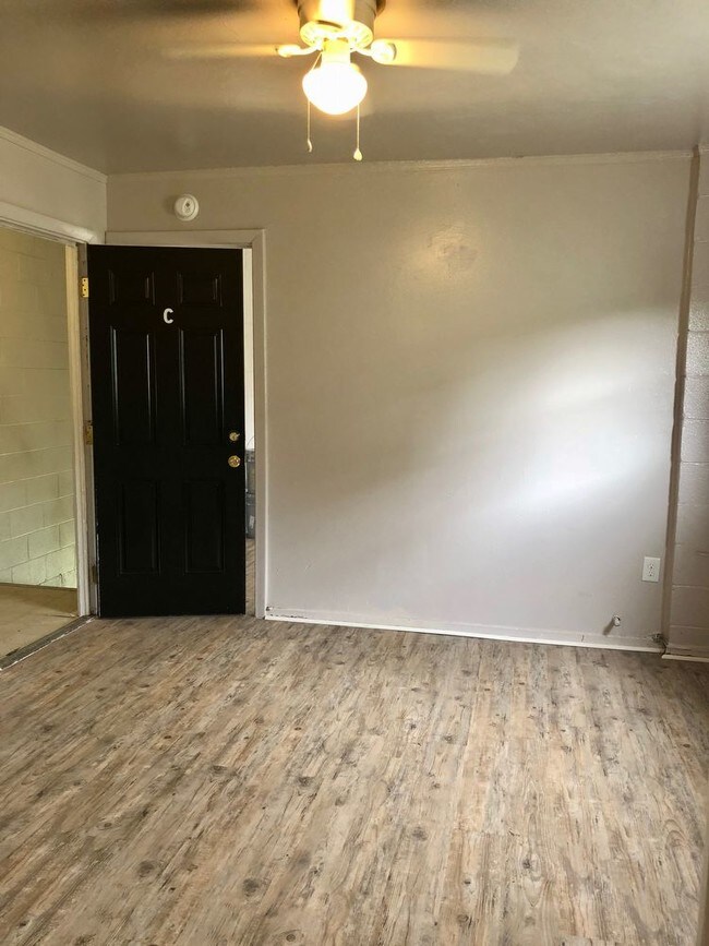 Building Photo - 923 N 20th St