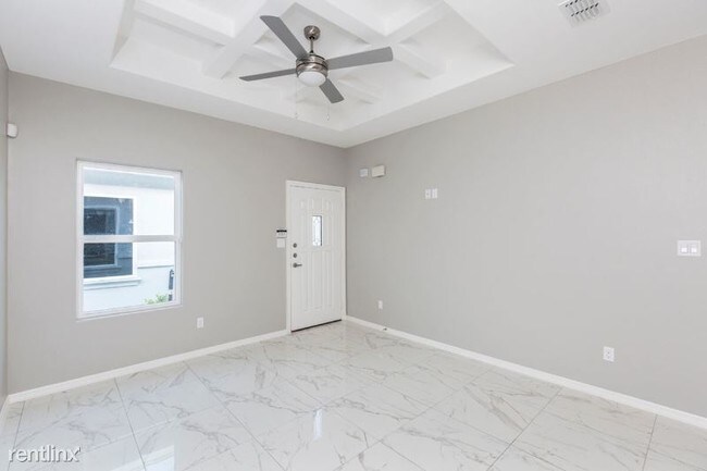 Foto del edificio - 2 br, 2 bath Apartment - 4004 HAWTHORNE AVE