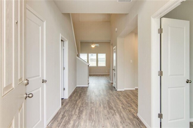 Foto del edificio - 17012 Lathrop Ave