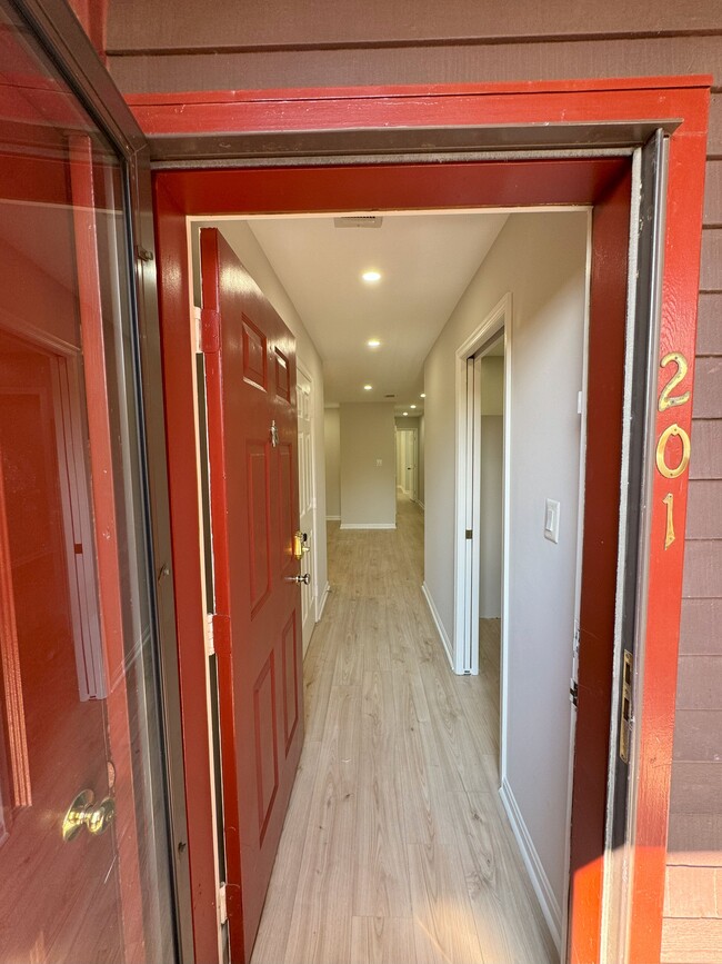 Building Photo - 2815 Lee Oaks Ct