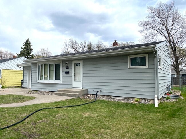 Building Photo - 3 Bedroom in North Fargo!!