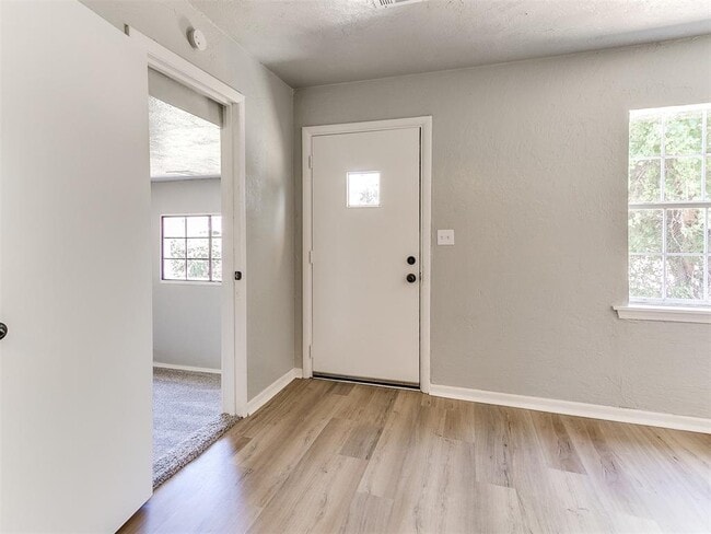 Building Photo - 3220 NE 14th Pl