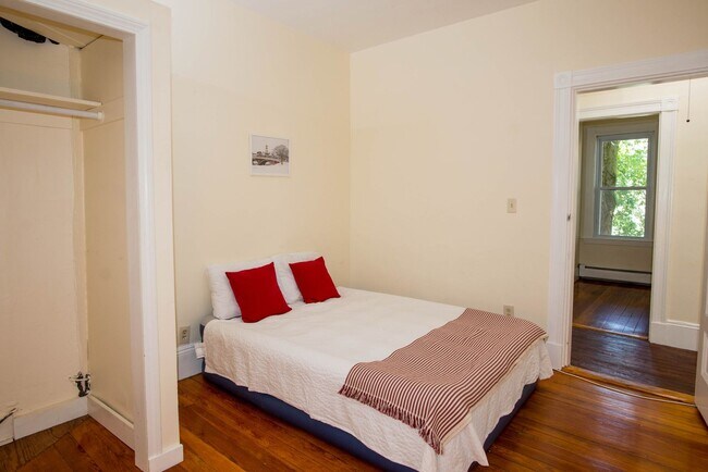 Foto del edificio - Don’t miss out on this 3 bed 2 bath…..for $4400