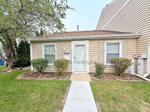 Building Photo - 440 Lear Ct