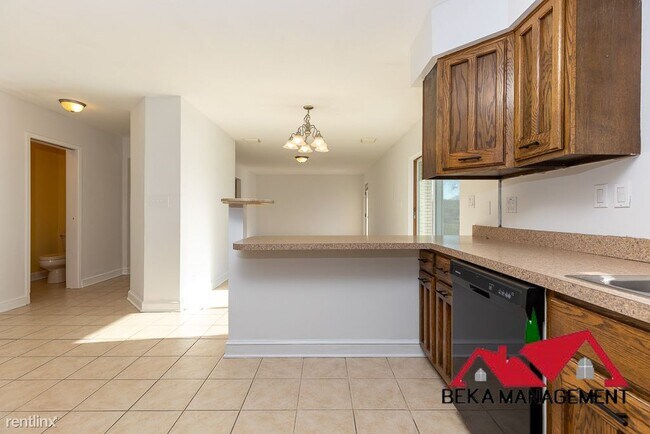 Building Photo - 3 br, 2.5 bath House - 3364 Kingsway Dr
