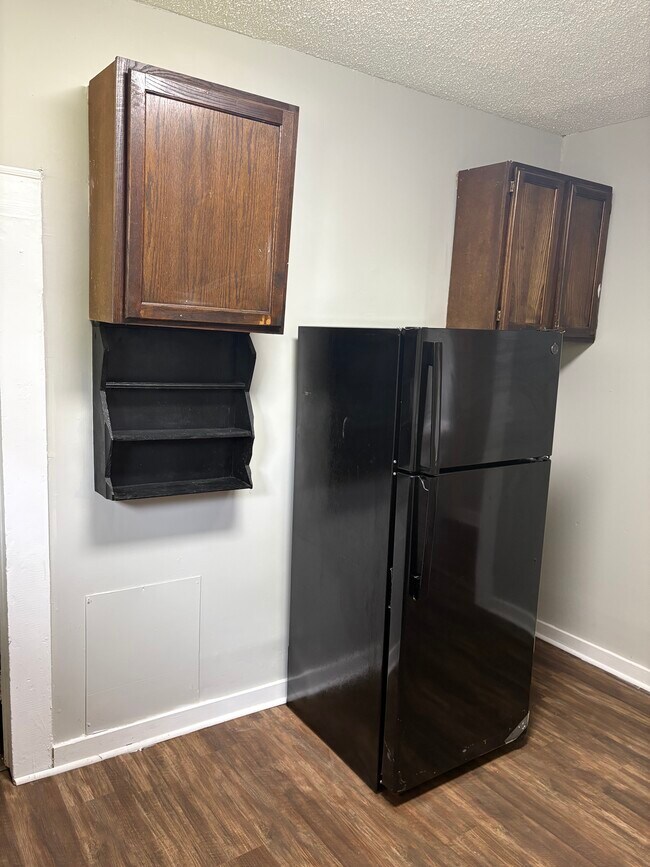 Building Photo - 2233 E 4th St