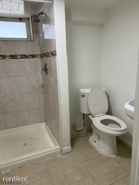 Foto del edificio - 1 br, 1 bath House - 119 Lyons Ave