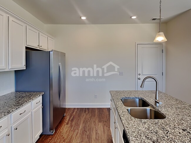 Foto del edificio - 2012 Bennett Dr