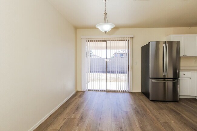 Foto del edificio - 11841 W Wethersfield Rd