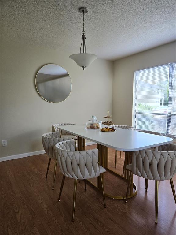 Building Photo - 422 S Netherwood Cres