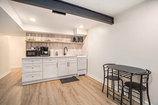 Building Photo - 715 NE 55th St