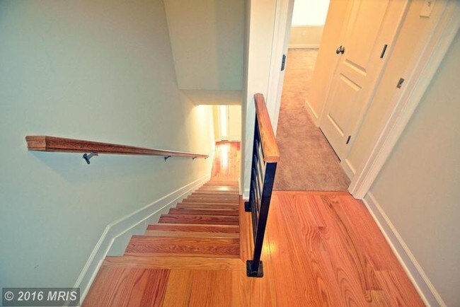 stairs - 4257 Brooks St NE