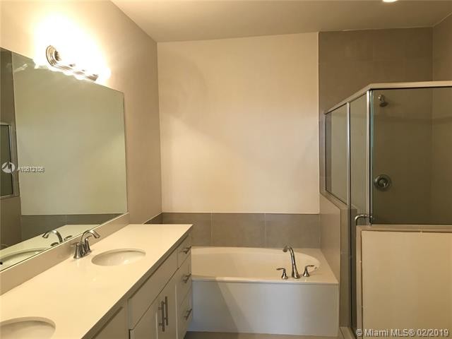 Foto del edificio - 10441-10461 NW 61 Lane