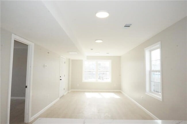Foto del edificio - 359 Willard Ave