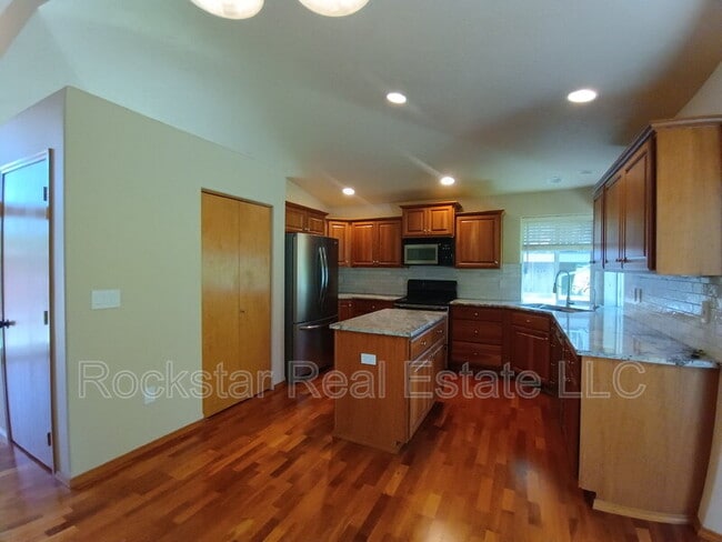 Foto del edificio - 6720 S Moran View St