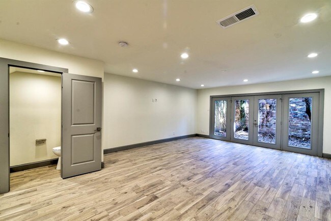 Building Photo - 2613 Whitney St