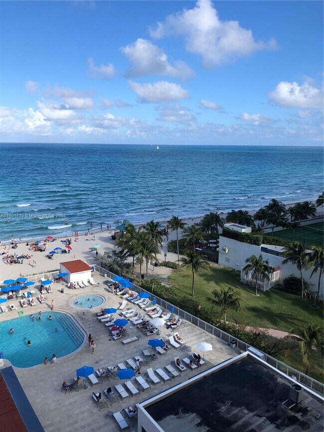 Foto del edificio - 19201 Collins Ave