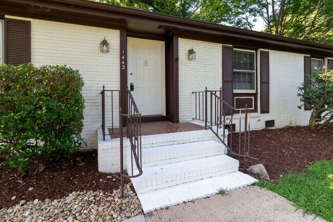 Foto del edificio - Well maintained ranch home in Charlotte!