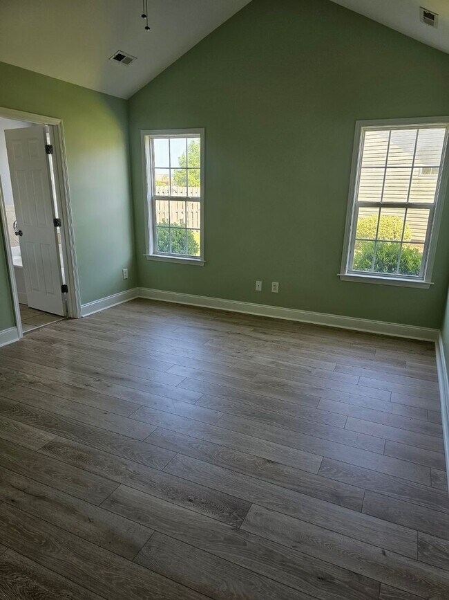 Foto del edificio - Welcome to this stunning 3-bedroom, 2-bath...
