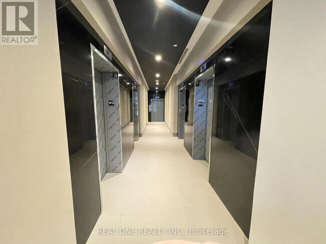 Photo du bâtiment - 430 Square One Dr