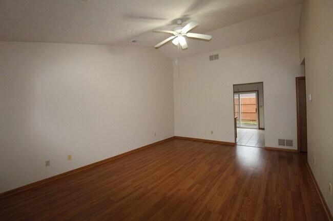 Foto del edificio - Two Bedroom Apartment