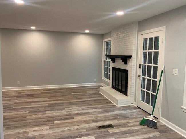 Building Photo - 148 Meadowlake Dr