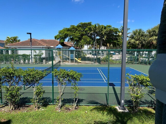 Foto del edificio - 9645 NW 1st Ct