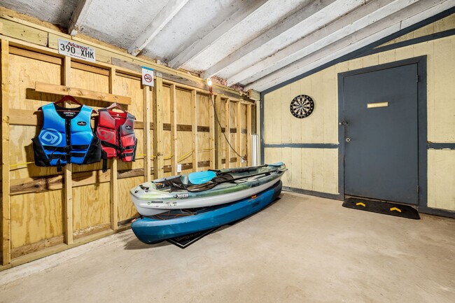 Building Photo - 1701 E Old Prairie Creek Rd