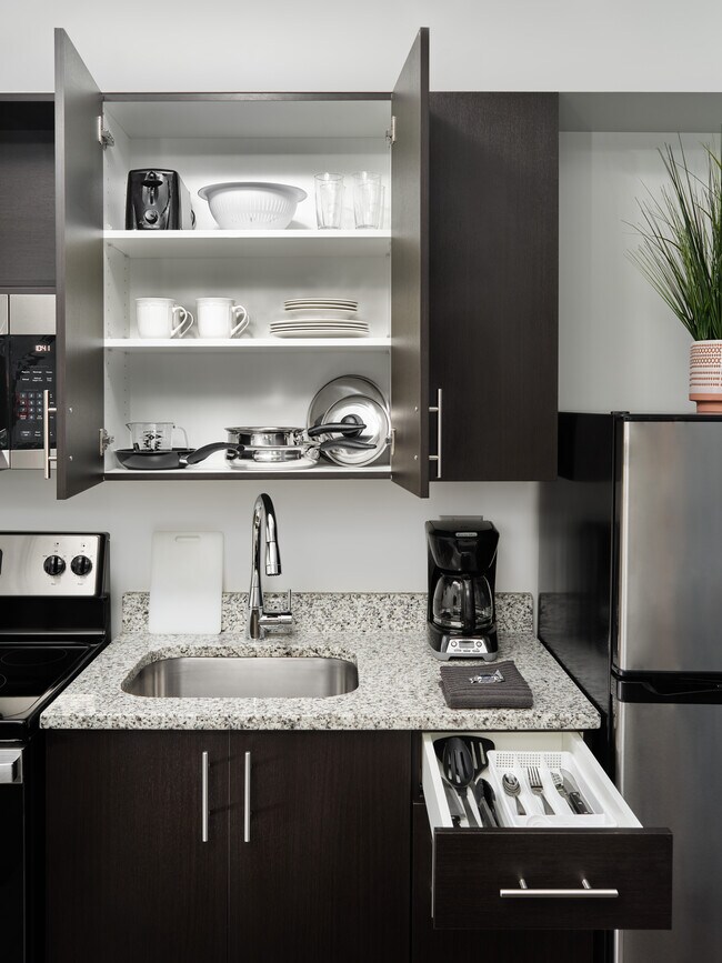 Foto del edificio - stayAPT Suites Greenville