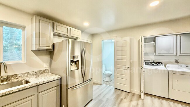 Building Photo - 6108 W Townley Ave