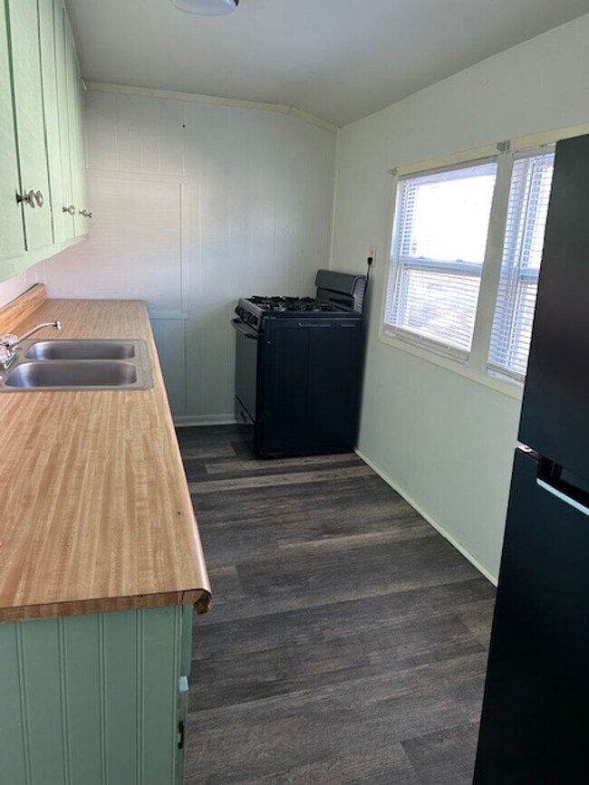 Foto del edificio - 1007 E Madison St