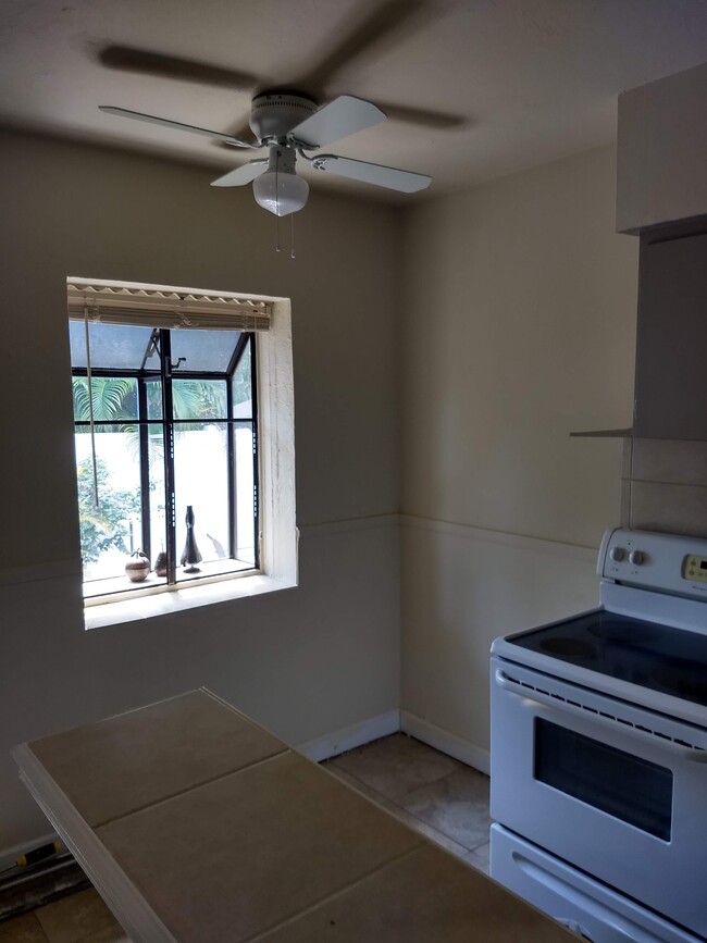 Kitchen Corner - 555 SW 14th Ave
