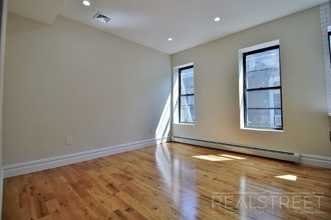 Building Photo - NEW 3 Bed in Crown Heights