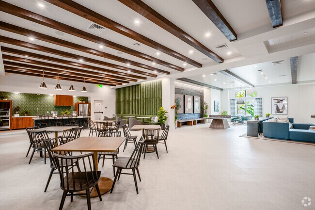 Salón del club - Village at Montclair