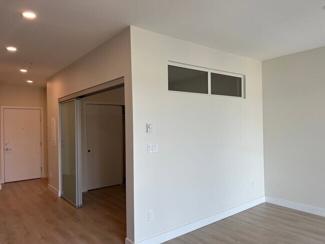 Photo du bâtiment - 1792 Starling Dr