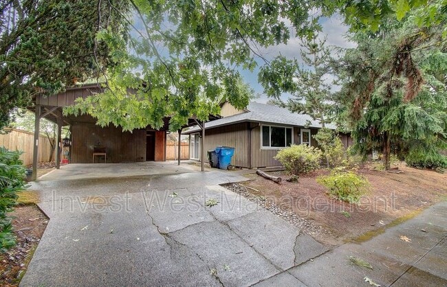 Building Photo - 703 E 29th St