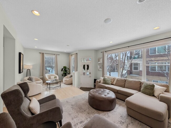 South facing and full of light - 29 4th Ave N