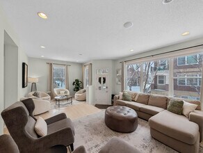 South facing and full of light - 29 4th Ave N