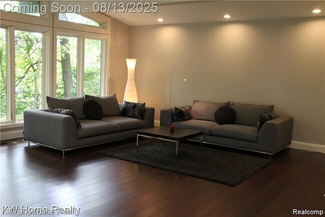 Foto del edificio - 1327 Lone Pine Rd