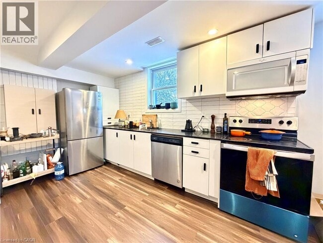 Building Photo - 25 Krug St