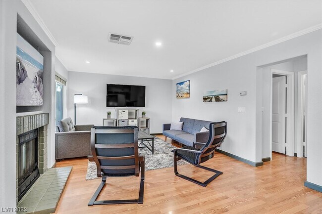 Foto del edificio - 2561 Hidden Forest Cir