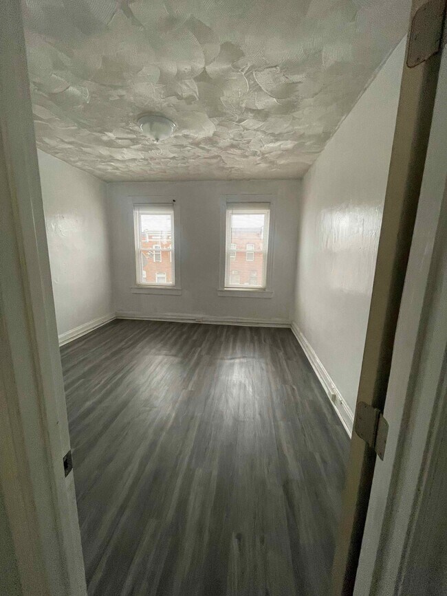 Foto del edificio - 2514 E Madison St